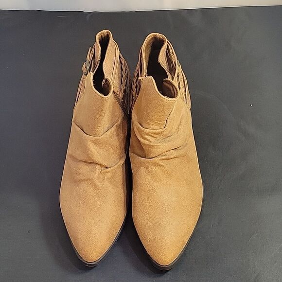 BRAND NEW COMFORT POINTED TOE ANKLE ACCENT AND RUCHED DETAILING ZIP CLOSURE BOOT - Picture 2 of 12